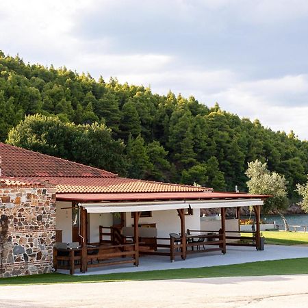 Komitsa Luxury Apartments Nea Roda Exteriér fotografie