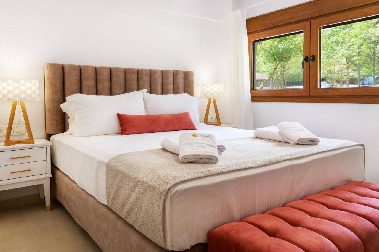 Komitsa Luxury Apartments Nea Roda Exteriér fotografie