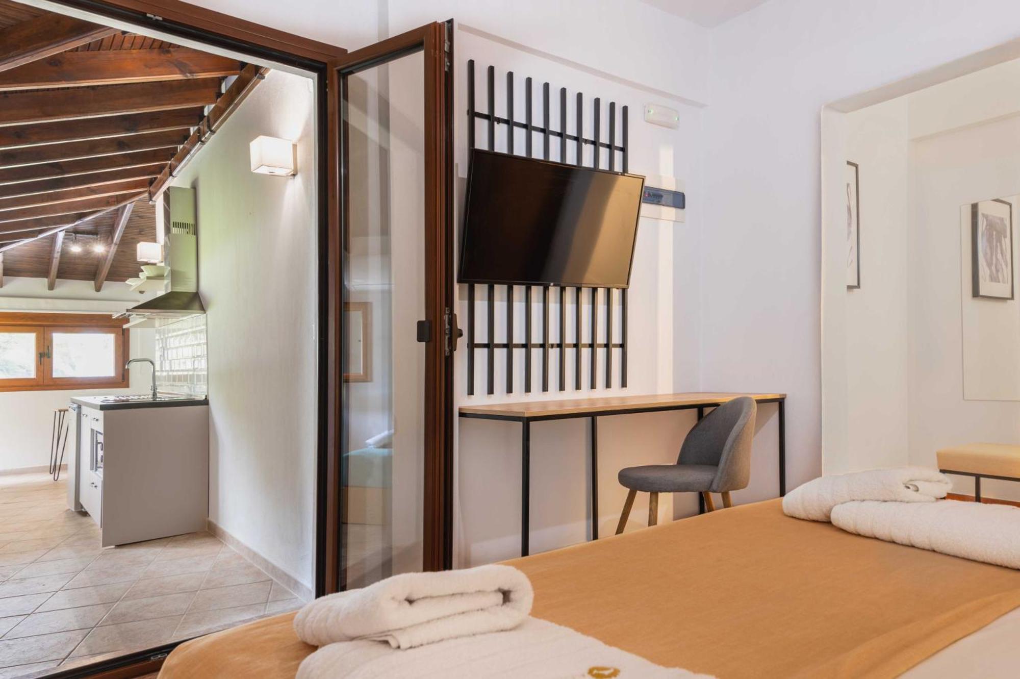 Komitsa Luxury Apartments Nea Roda Pokoj fotografie
