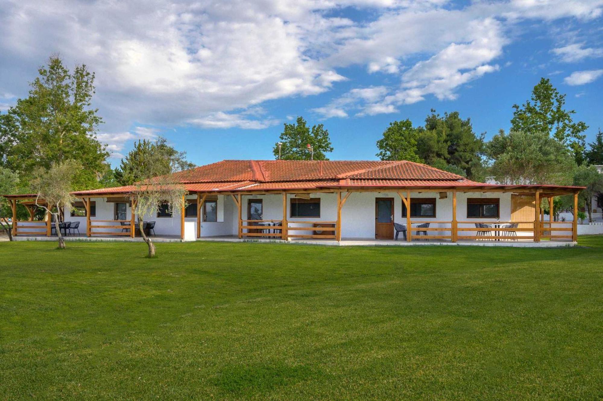 Komitsa Luxury Apartments Nea Roda Pokoj fotografie