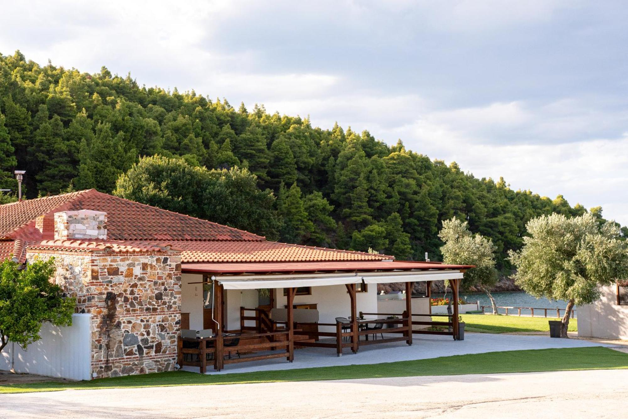 Komitsa Luxury Apartments Nea Roda Exteriér fotografie