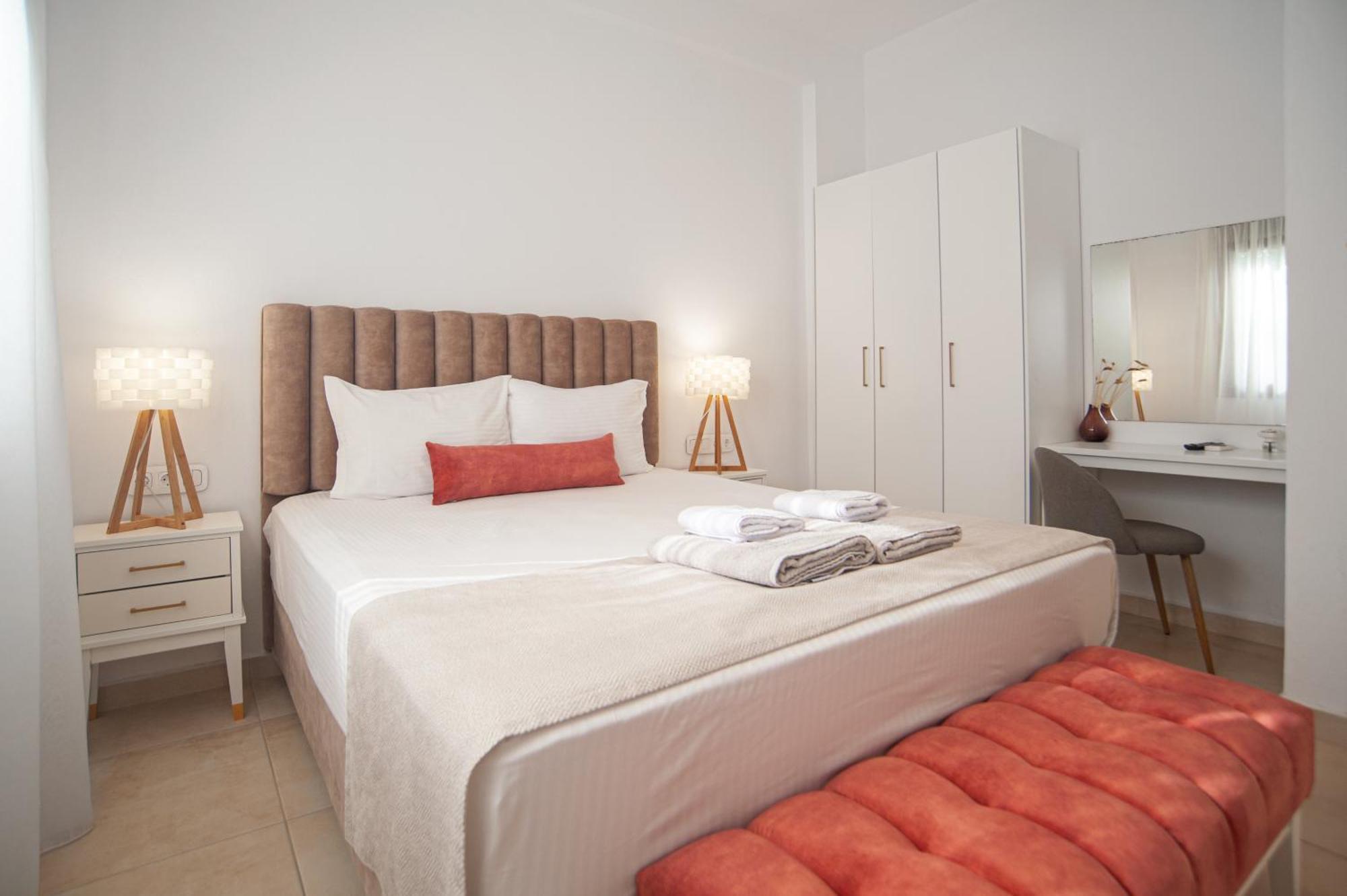 Komitsa Luxury Apartments Nea Roda Exteriér fotografie