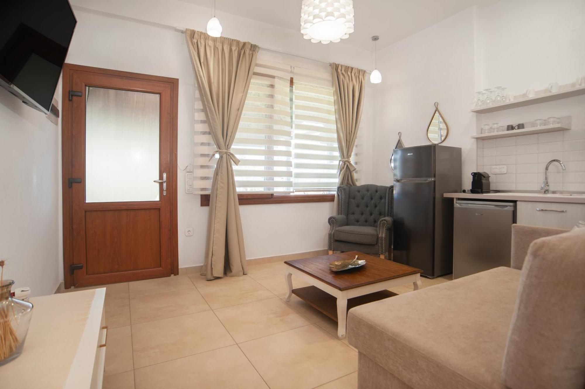 Komitsa Luxury Apartments Nea Roda Exteriér fotografie