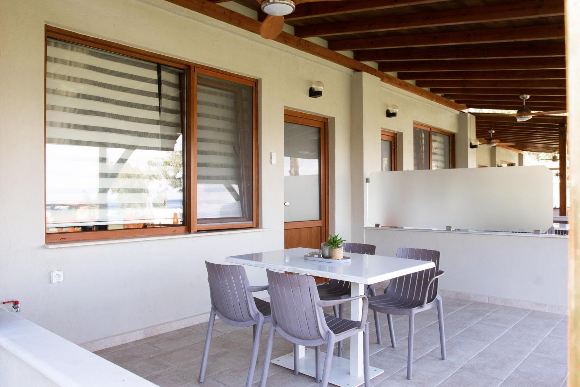 Komitsa Luxury Apartments Nea Roda Exteriér fotografie