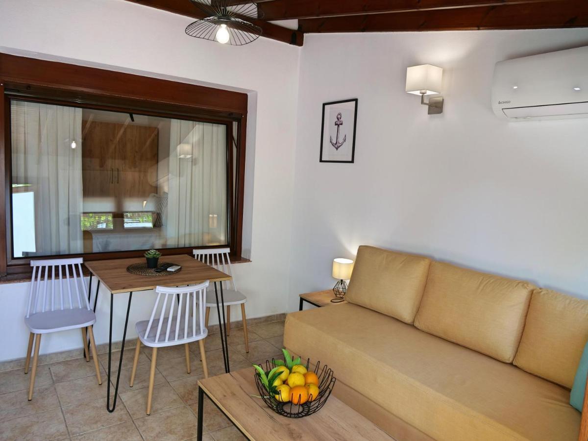 Komitsa Luxury Apartments Nea Roda Exteriér fotografie